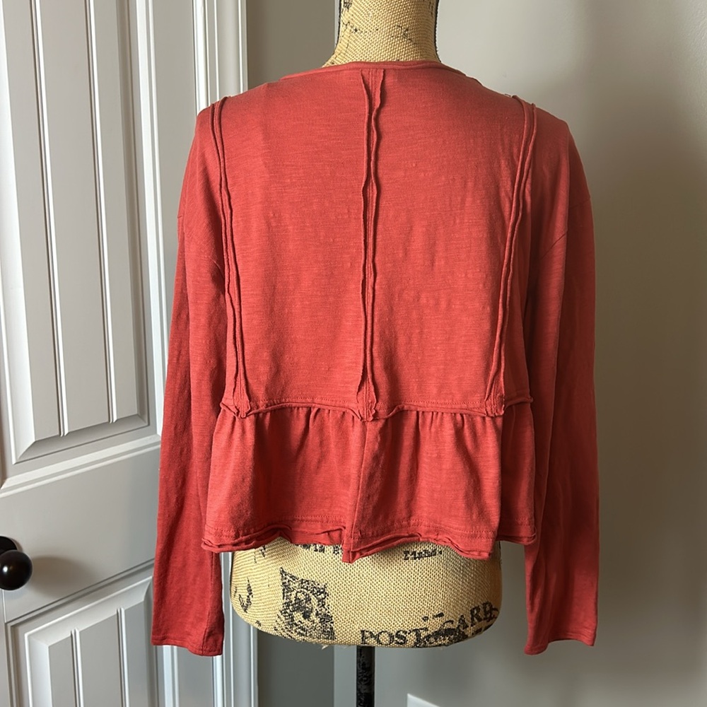 New In top medium - Picture 2 of 4